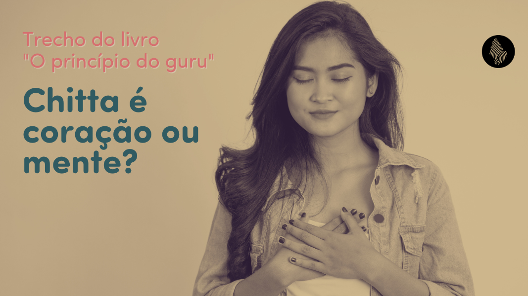 Mulher serena colocando as mãos no peito